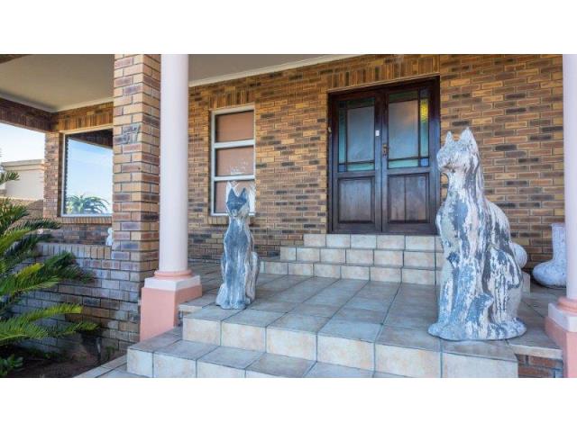 5 Bedroom Property for Sale in Stilbaai Wes Western Cape
